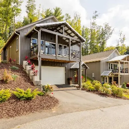 Serene Rustic Farmhouse Mountain Cottage